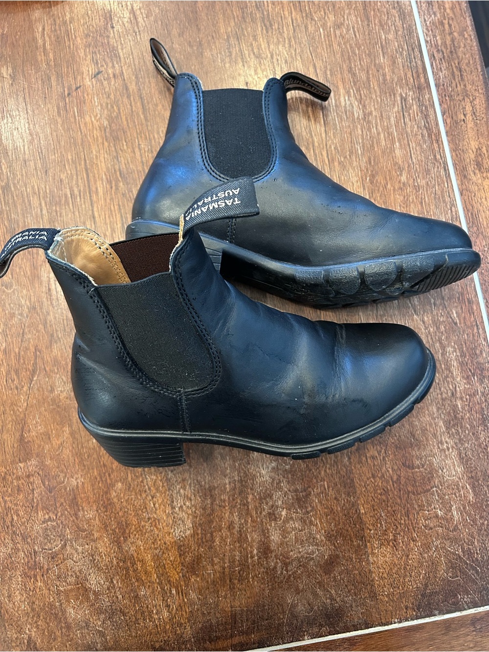 Blundstone Black Leather Chelsea Ankle Boots for Women - series 1671 heel